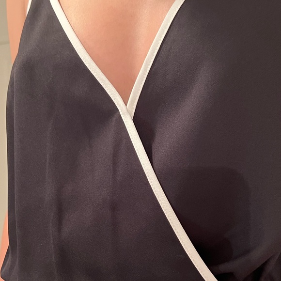 Brand: Express
Size: 2
Color: Black - Picture 4 of 6